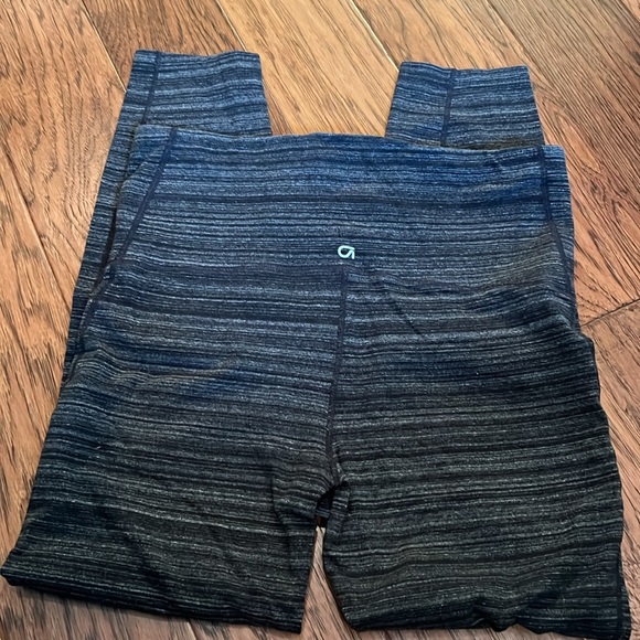 GAP Gapfit Gray/Black Maternity Leggings Size Medium - Picture 5 of 7